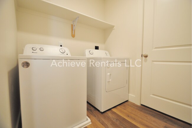 Building Photo - Downtown Logan 3-Bedroom Townhome