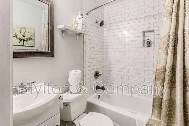 Building Photo - 222 W 31st St
