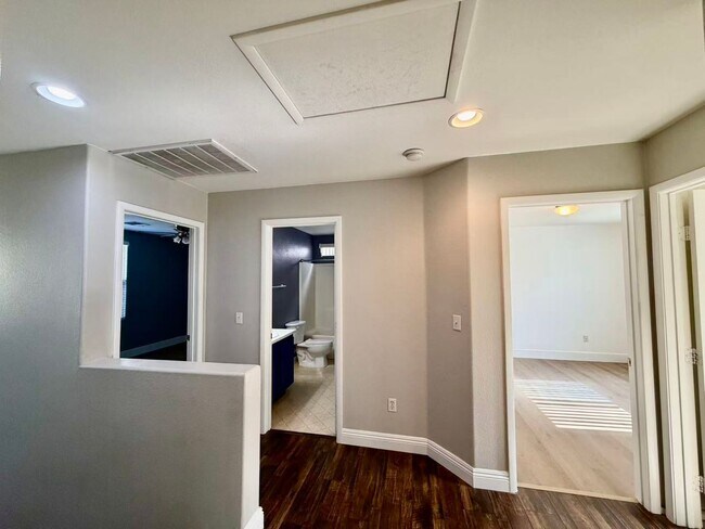 Building Photo - Beautiful two-story home featuring 3 bedrooms, 2.5 bathrooms