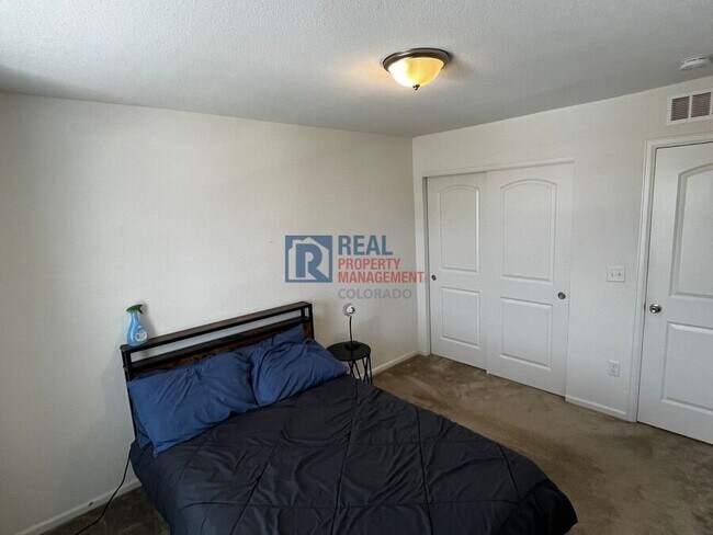 Building Photo - 3092 Cub Lake Dr