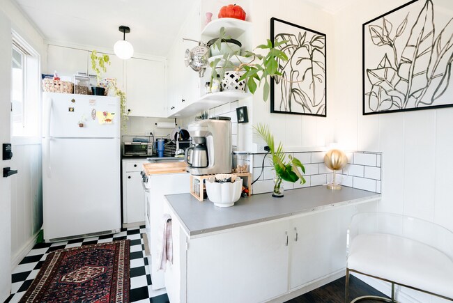 Building Photo - Charming 2BR Cottage Minutes from Kaimuki – Bright Home with Updated Kitchen