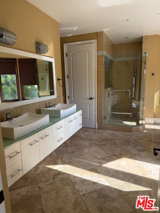 Building Photo - 1126 Yale St