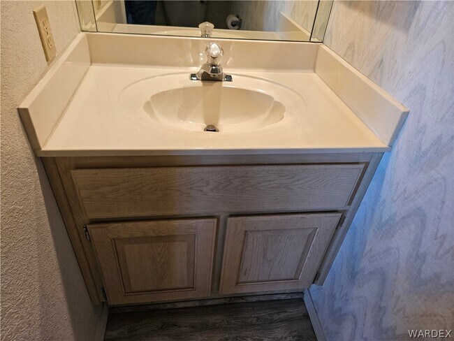 Building Photo - 2022 Merrill Ln