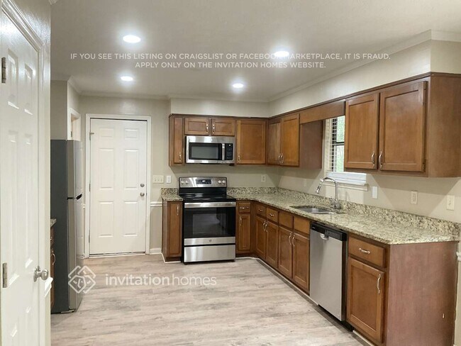 Building Photo - 3364 Dearwood Dr SW