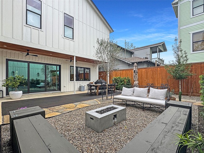Building Photo - 408 Pecore St