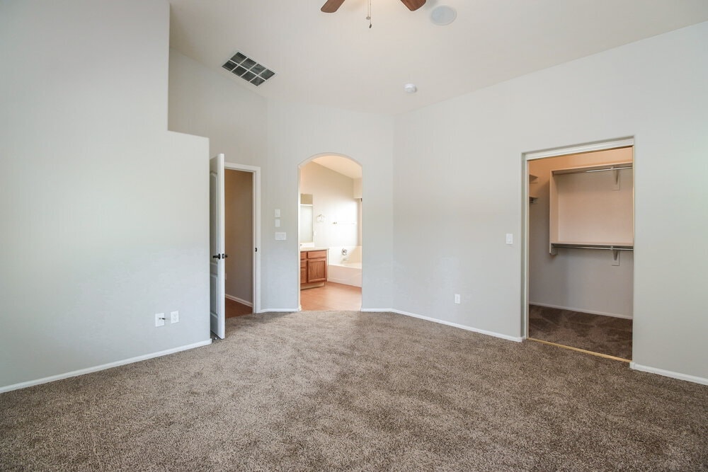 Building Photo - 38141 N Rusty Ln