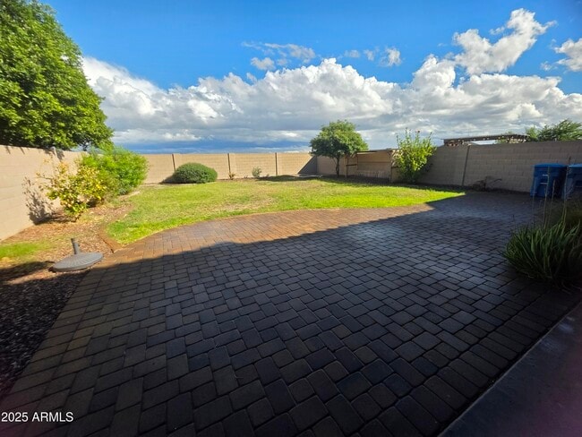 Building Photo - 9 S 195th Ln