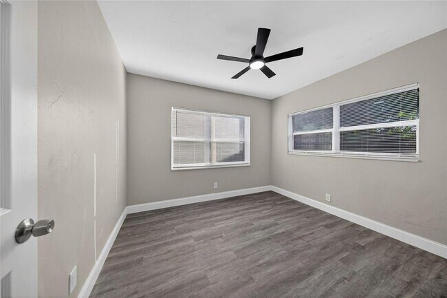 Building Photo - 1541 NW 7th Terrace