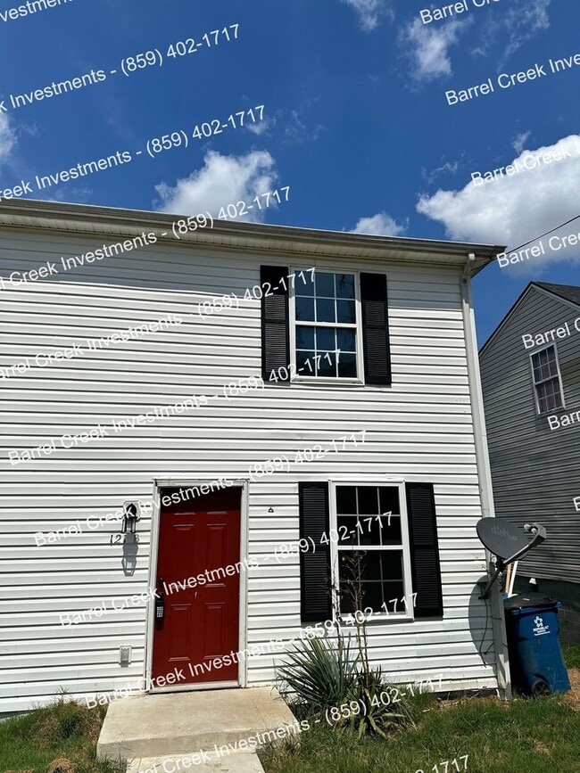 Building Photo - 2-Bed, 1-Bath Townhome with Attached Garag...