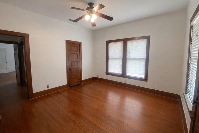 Building Photo - 4213 Avenue C