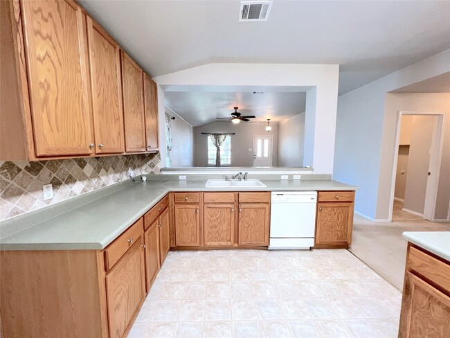 Building Photo - 102 Wren Cove