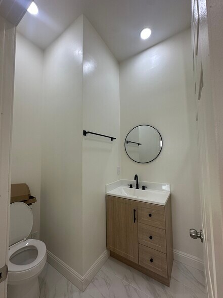 Building Photo - 1223 Elden Ave