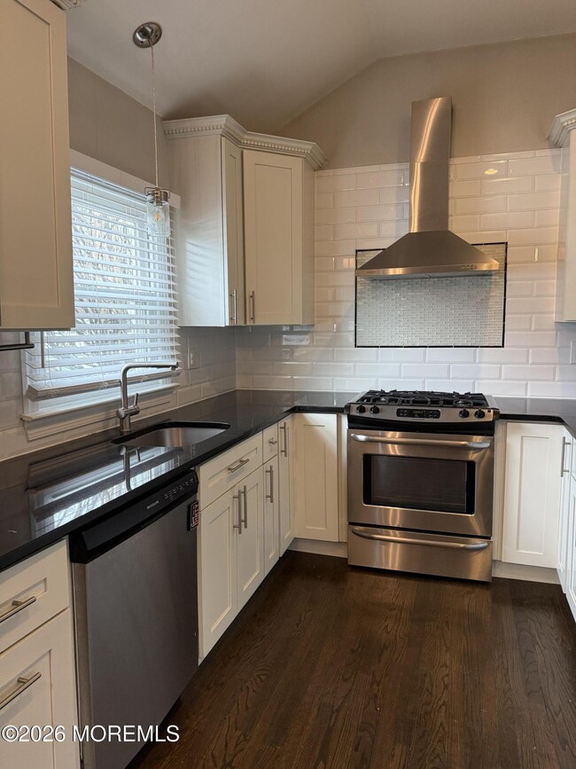 Building Photo - 35 Arno St