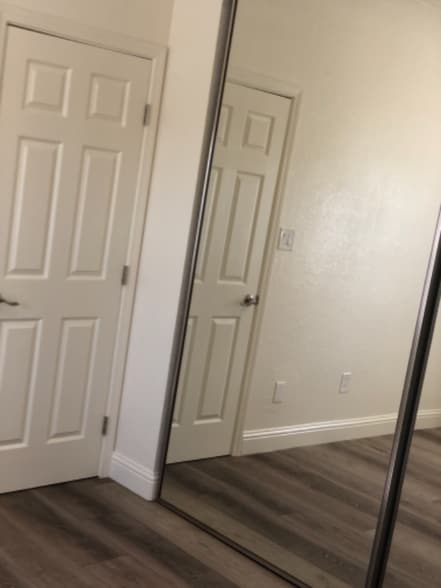 Building Photo - 5 Carlton Way