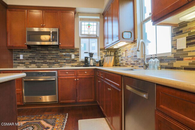 Building Photo - 211 Westpark Ct