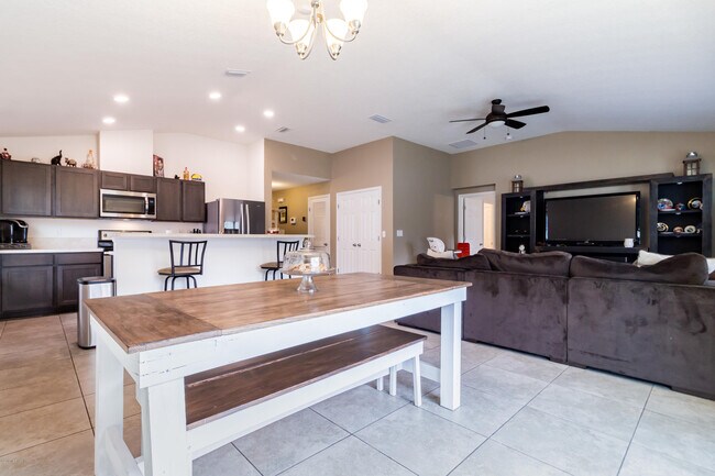 Building Photo - 7634 Fanning Dr