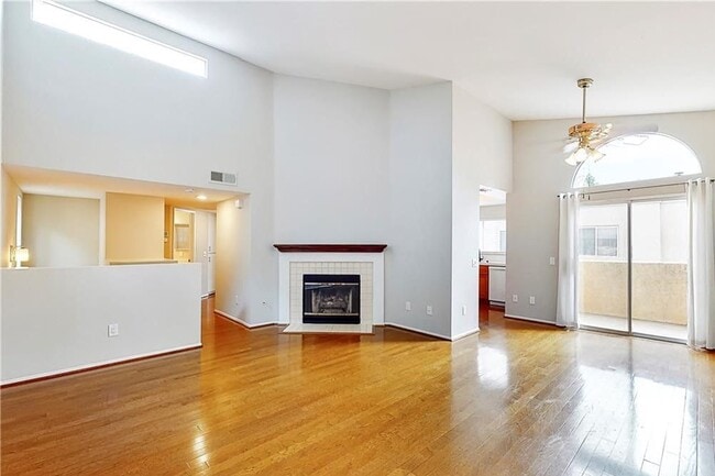 Building Photo - 25120 Steinbeck Ave