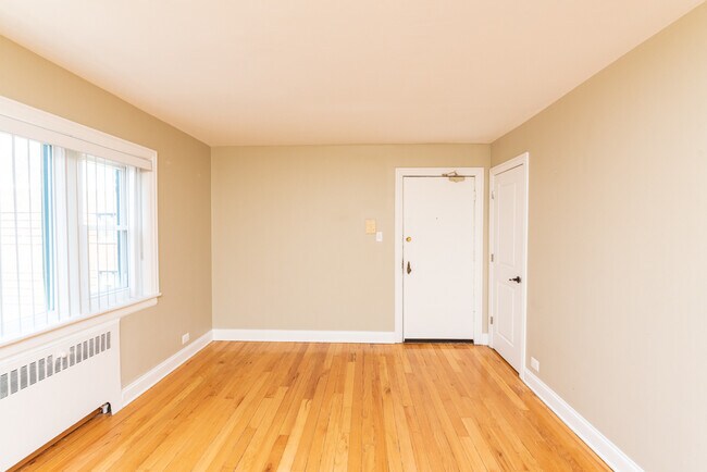 Building Photo - 227 Custer Ave