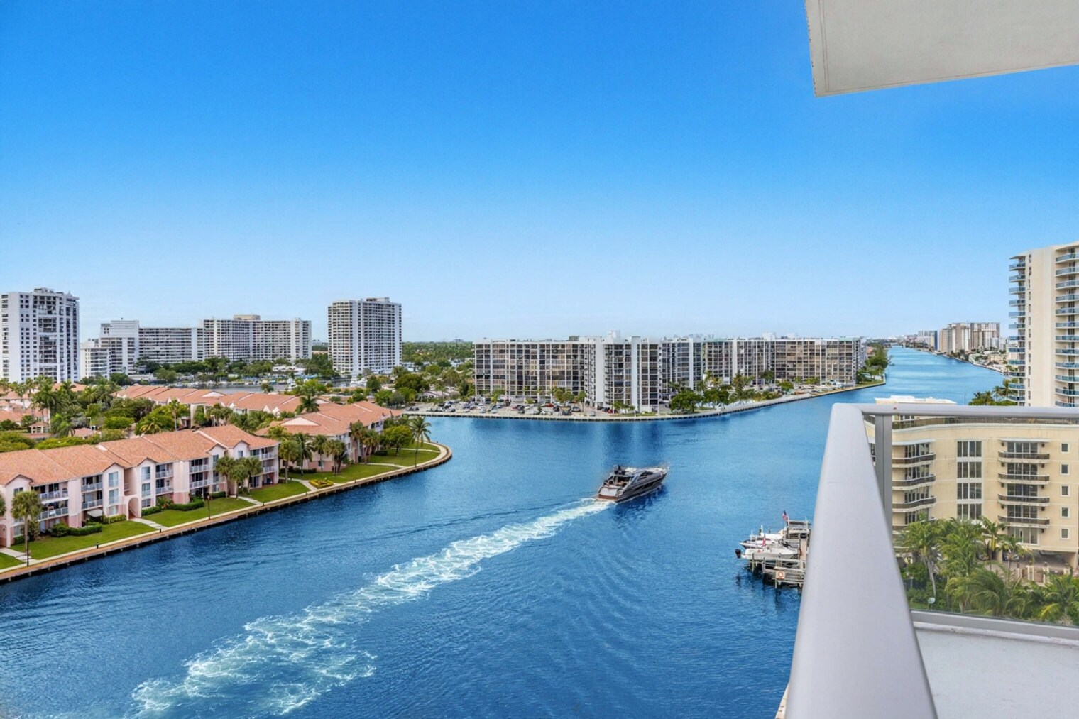 Building Photo - 4010 S Ocean Dr