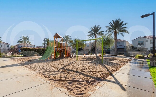 Building Photo - 678 N Bay Dr