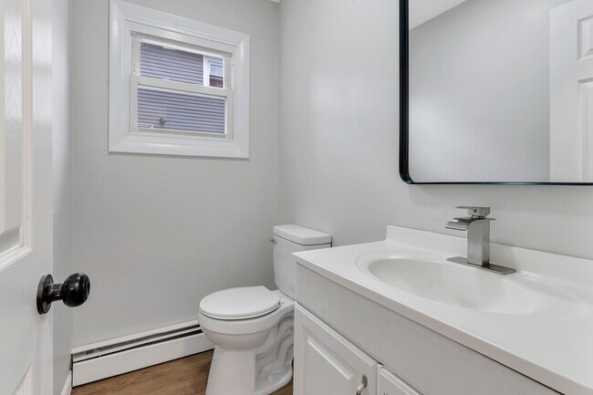 Building Photo - 105 Roosevelt St