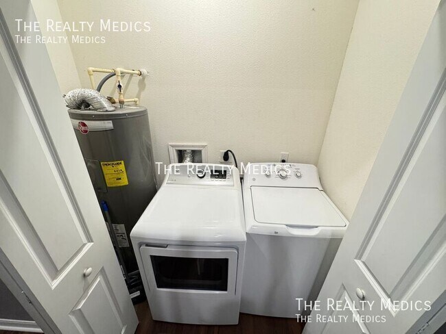 Building Photo - 1999 Marshall St