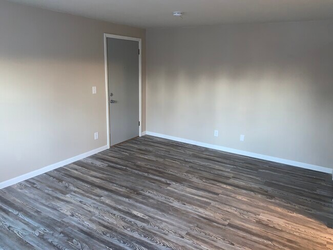 Living room / New Vinyl flooring - 944 Beiner Pl NE