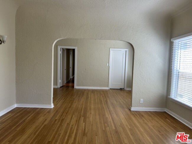 Building Photo - 3642 Mentone Ave
