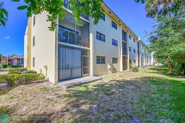 Building Photo - 9150 NW 38th Dr