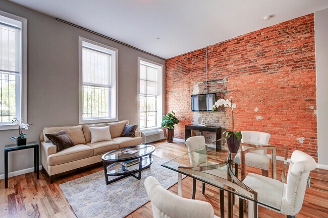 Building Photo - 231 E North Ave