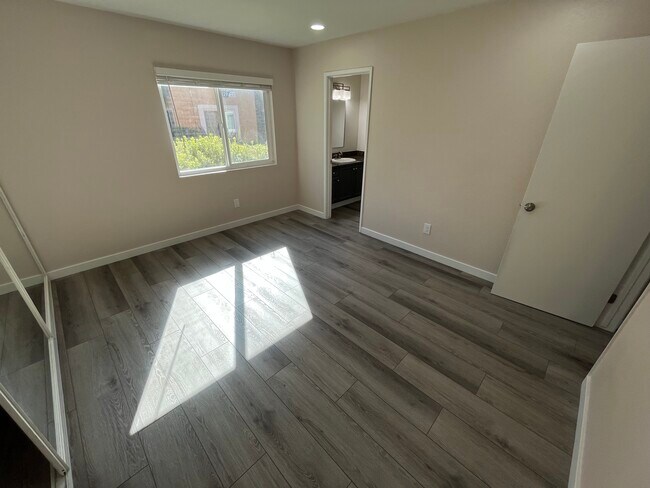 Building Photo - 17131 W Bernardo Dr