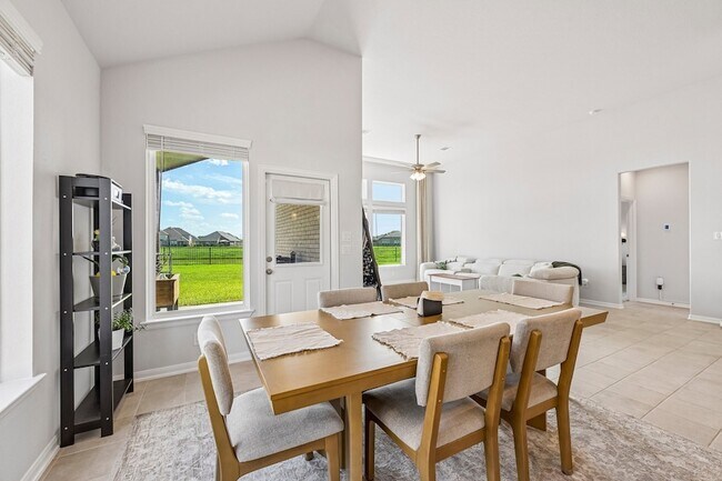 Building Photo - 409 Chardonnay Dr