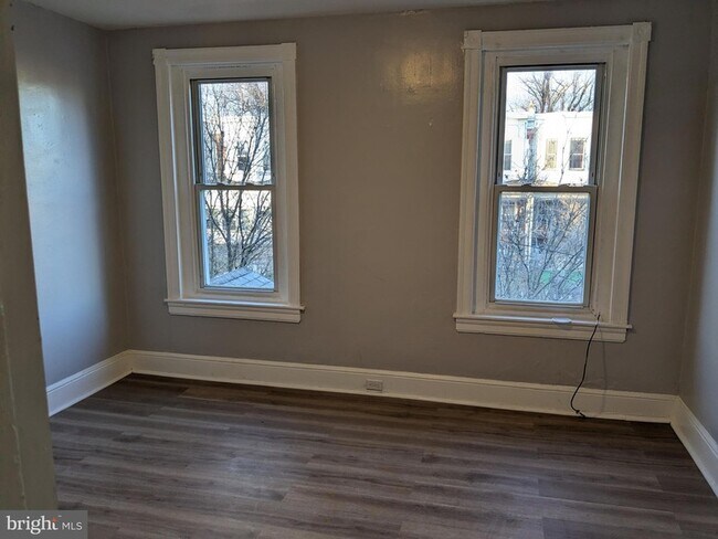 Building Photo - 932 Vine St
