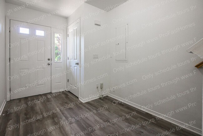 Building Photo - 218 NW Connell Ave