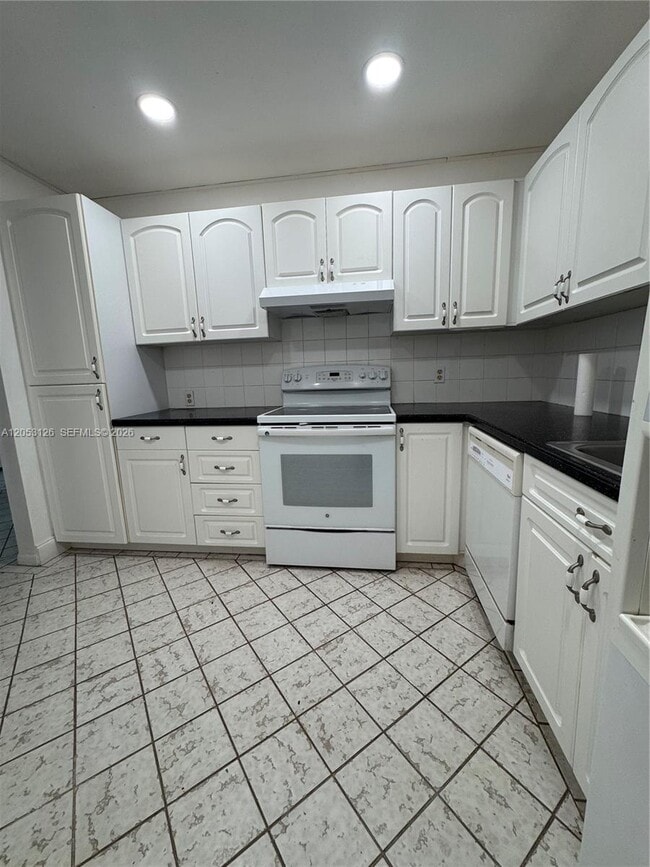 Building Photo - 2801 NE 183rd St