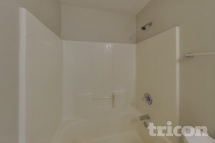Building Photo - 413 Rustic Grove Ln