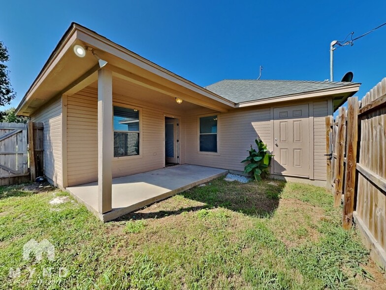 Building Photo - 108 Jolin Ln
