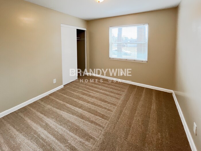 Building Photo - 6011 Meadow Ln