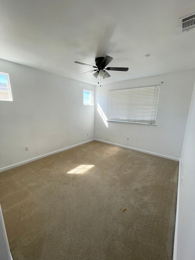 Building Photo - 557 Canyon Meadows Dr