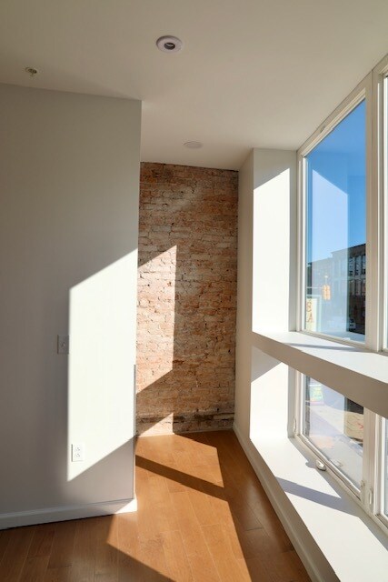 Building Photo - 439 N Salina St