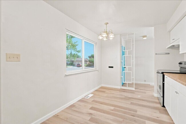 Building Photo - 5121 Earls Ct