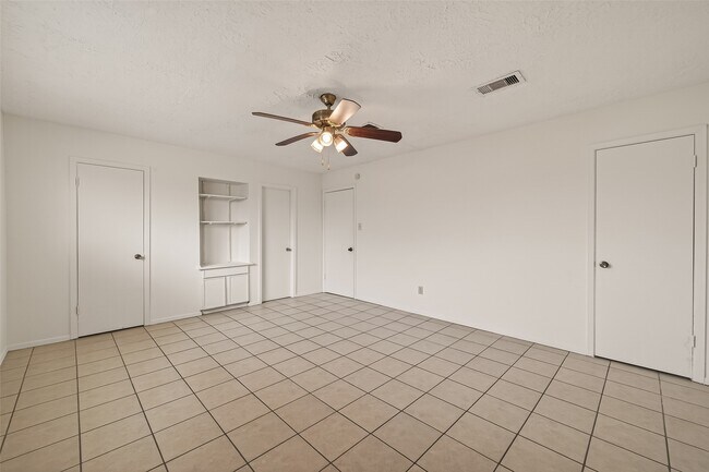 Building Photo - 6375 S Briar Bayou Dr