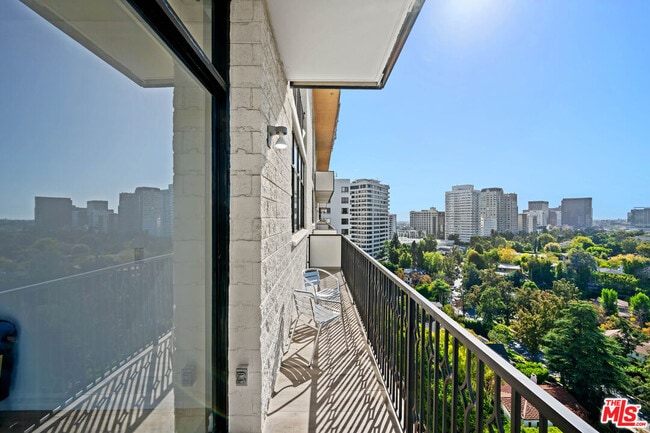 Building Photo - 10535 Wilshire Blvd