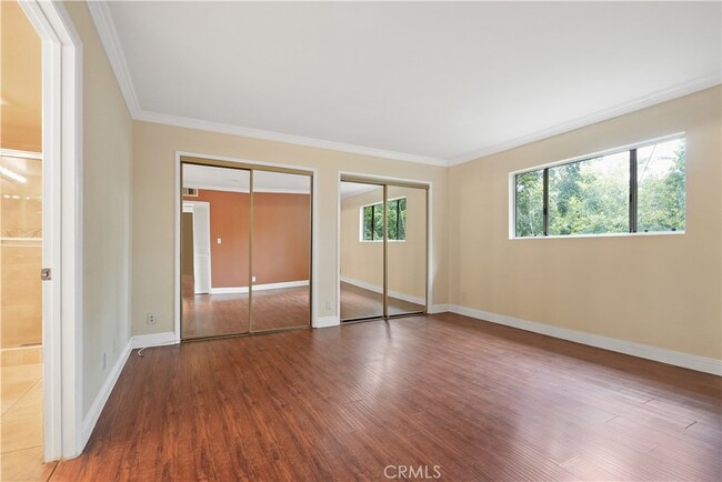 Building Photo - 5217 Satsuma Ave
