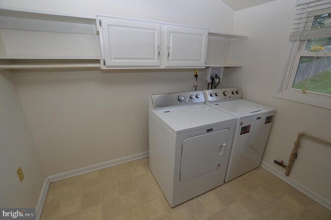 Building Photo - 2712 Bartlett Ln