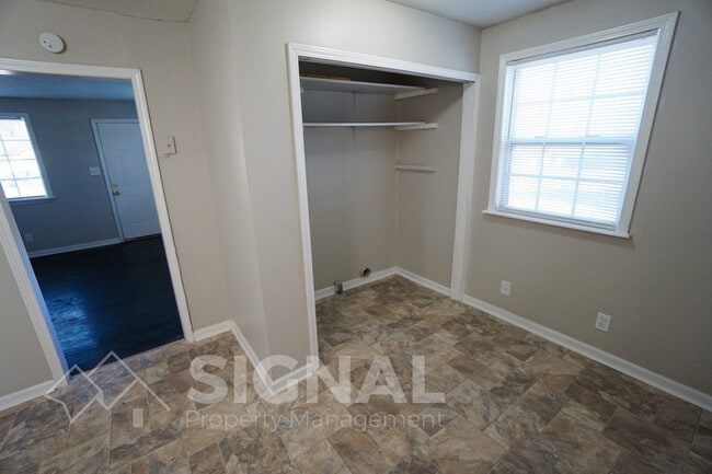 Building Photo - 581 Seminole Cir