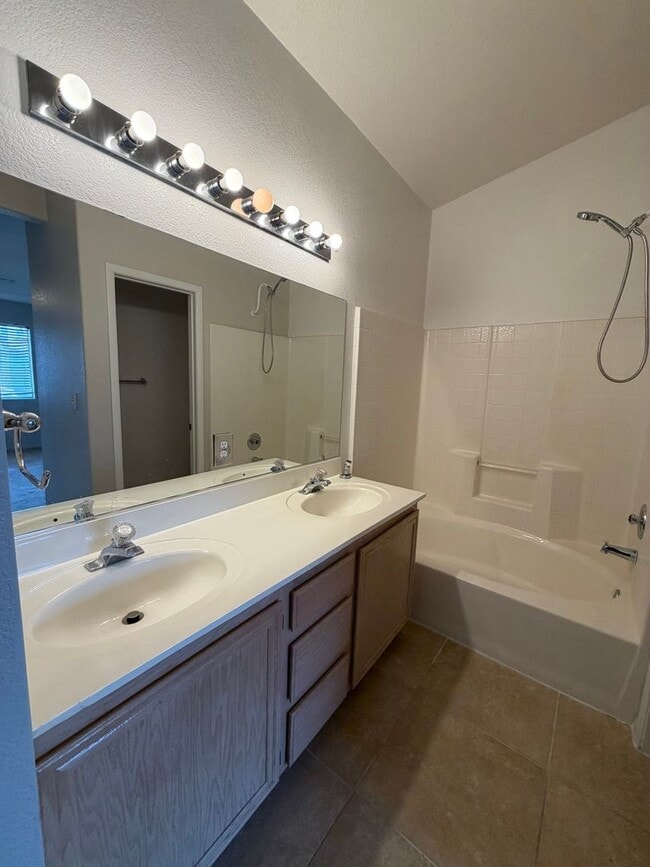 Building Photo - Corner lot townhome