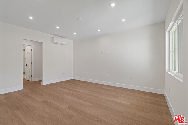Building Photo - 420 S Sepulveda Blvd
