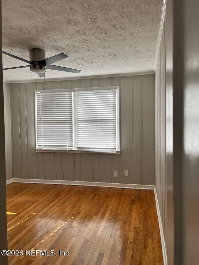 Building Photo - 1337 Menna St