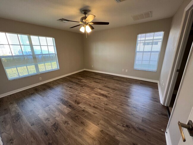 Building Photo - 419 SW 4th St